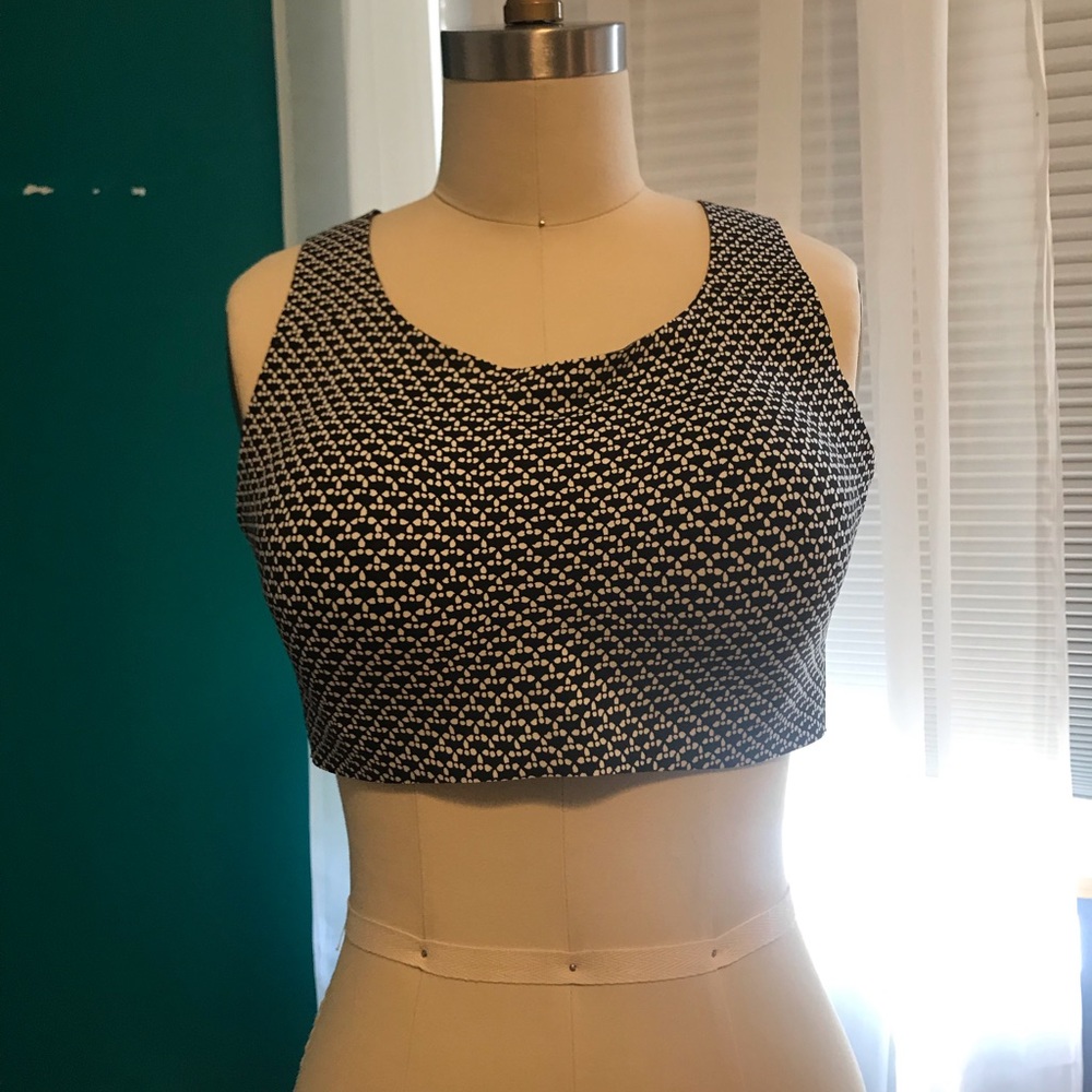 Padded sports bra with clasps